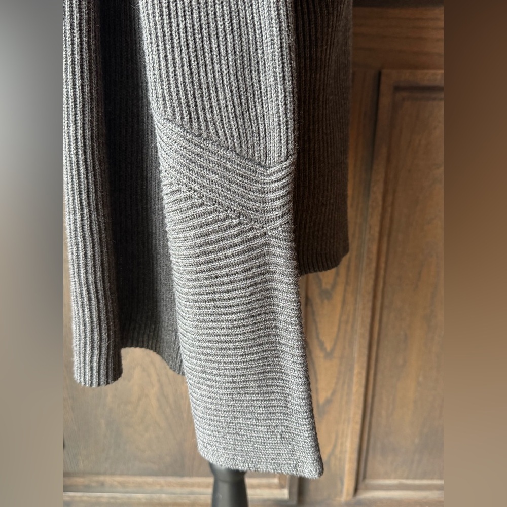 Elie Tahari women’s knit mock dark grey neck sweater EUC Large - Picture 6 of 8